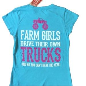 Women’s Farm Girl Turquoise Drive Trucks Short Sleeve Crewneck Tee Medium